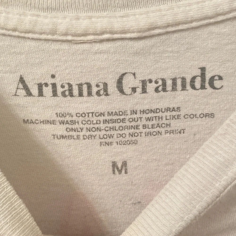 Ariana Grande‎ - Picture 5 of 5
